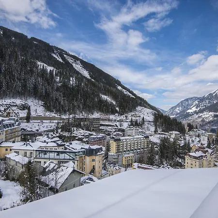 Beautiful With Scenic Balcony Lägenhet Bad Gastein