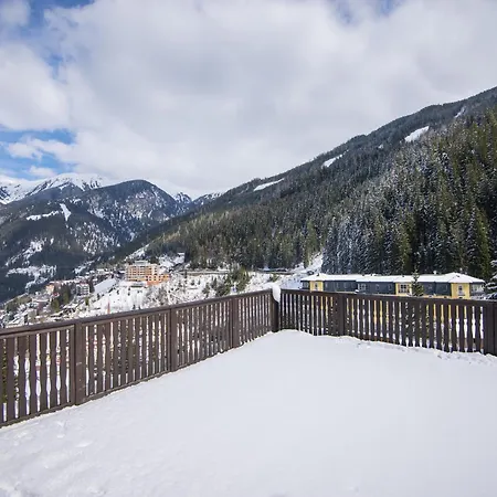 Beautiful With Scenic Balcony Lägenhet