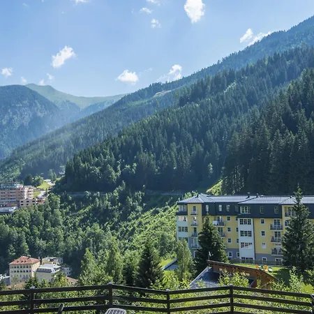 Beautiful With Scenic Balcony Lägenhet