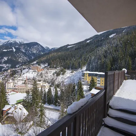 Beautiful With Scenic Balcony Apartamento Bad Gastein