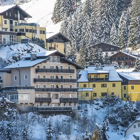 Beautiful With Scenic Balcony Lägenhet Bad Gastein